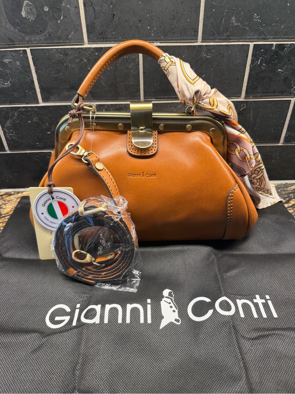 Gianni Conti Gladstone Vintage Style Hinge Opening Leather Doctor Grab Bag Purse